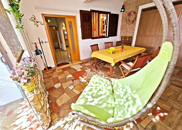Tempera By The Apartman *